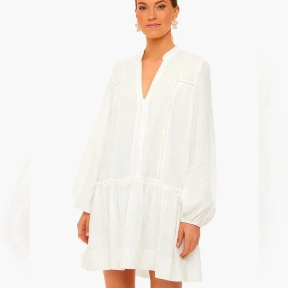 Pomander Place Classic White V-Neck Blouse